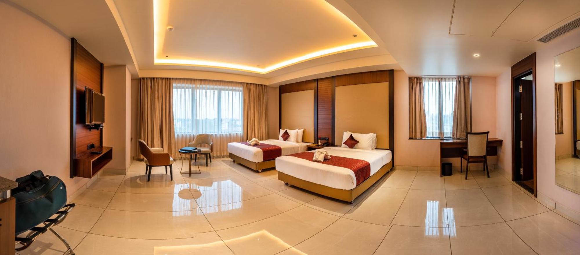 Hotel M Pro Palace Mysore - 12 Minutes To Mysore Palace Eksteriør billede