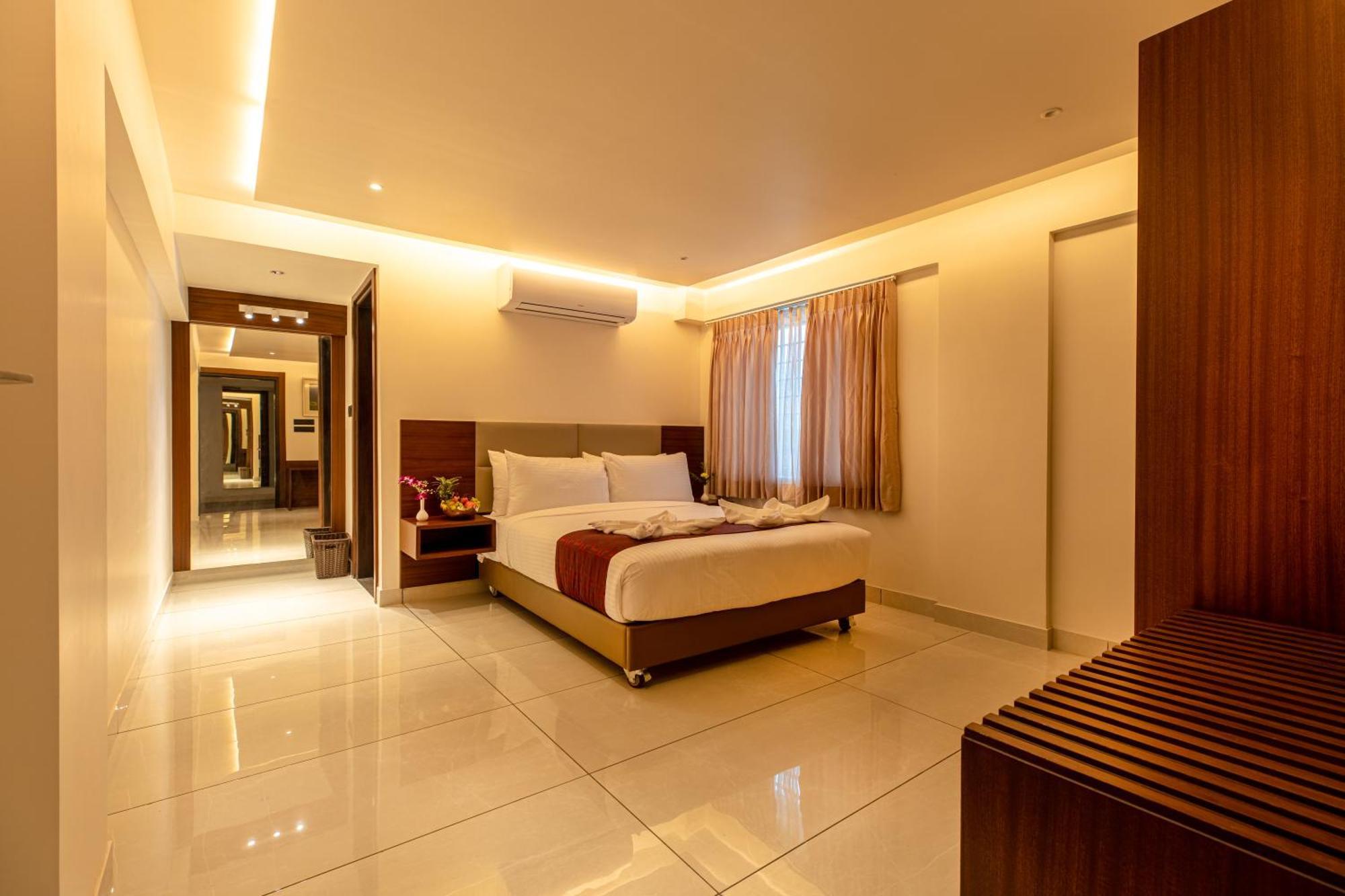 Hotel M Pro Palace Mysore - 12 Minutes To Mysore Palace Eksteriør billede
