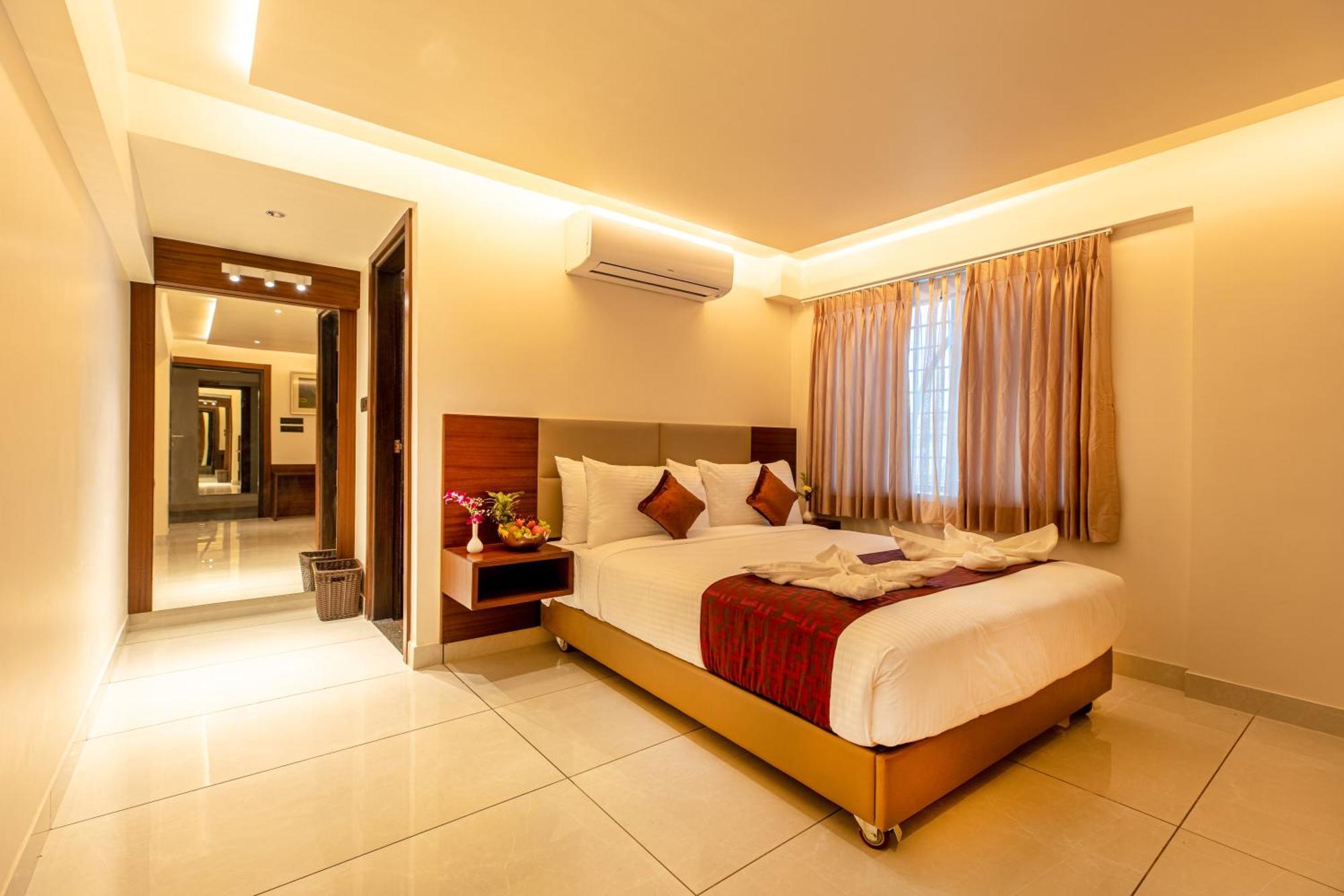 Hotel M Pro Palace Mysore - 12 Minutes To Mysore Palace Eksteriør billede