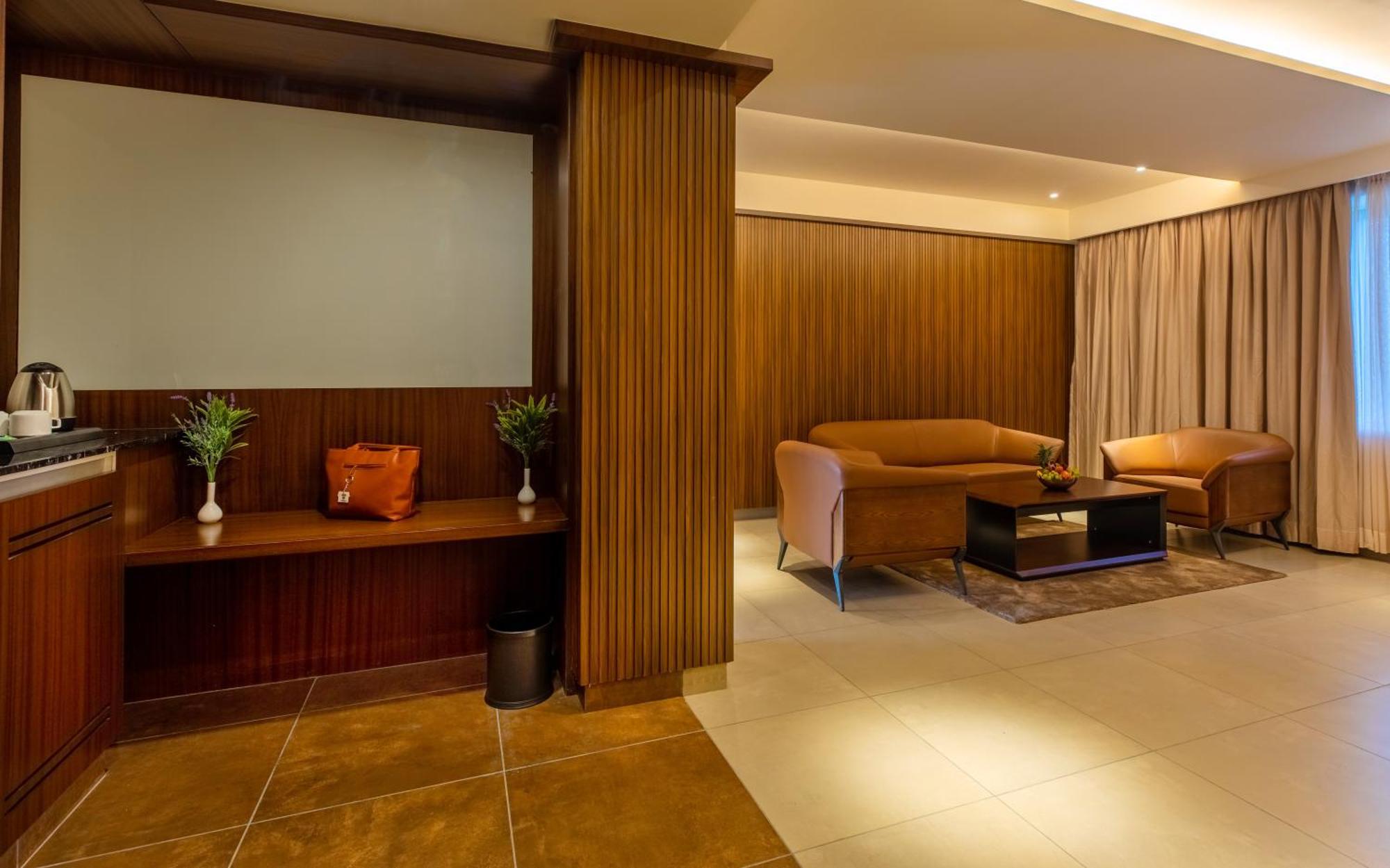 Hotel M Pro Palace Mysore - 12 Minutes To Mysore Palace Eksteriør billede